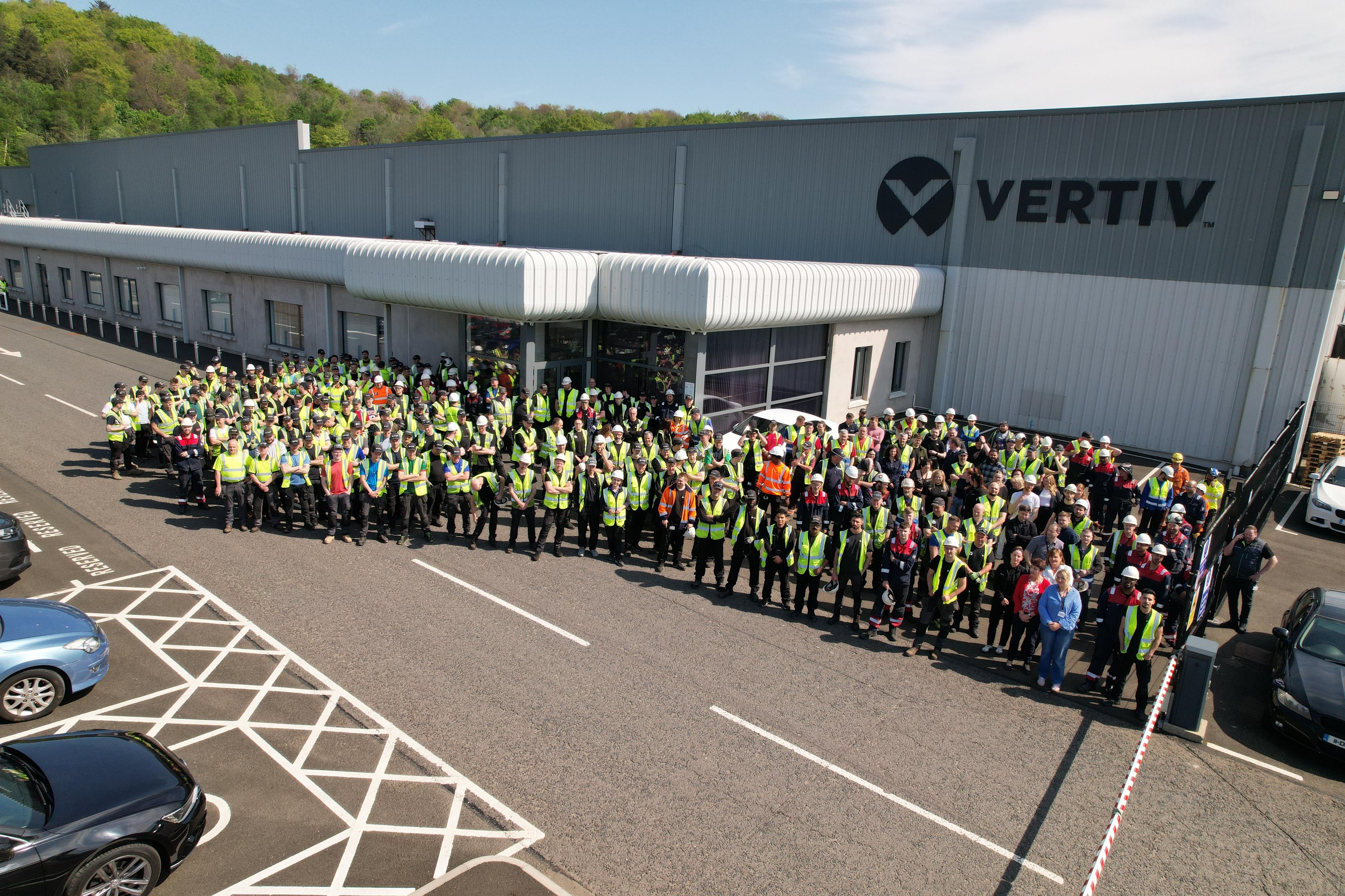 Vertiv, İrlanda ve Kuzey Batı'daki Tesislerini Genişleterek Üretim ve Test Kapasitesini Artırmayı ve Yüzlerce Nitelikli İstihdam Yaratmayı Planlıyor